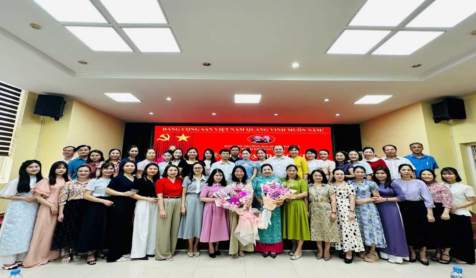 Chi bộ tổ chức Lễ kết nạp Đảng viên mới